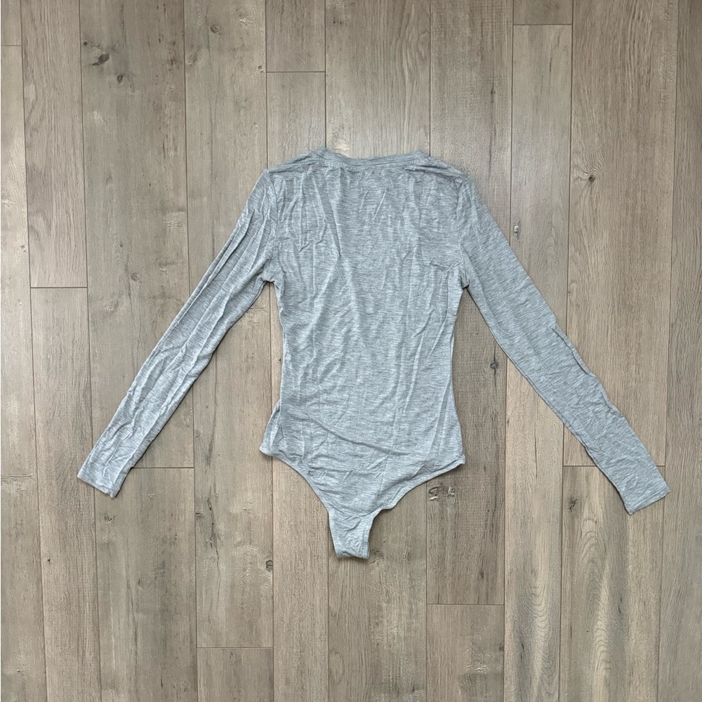 Bundle of 3 Long Sleeve V-Neck Bodysuits Size XS - Picture 5 of 11